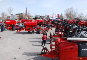 Mažoji Horsch naujovių Agritechnica – bendrovės Audrokesta kieme