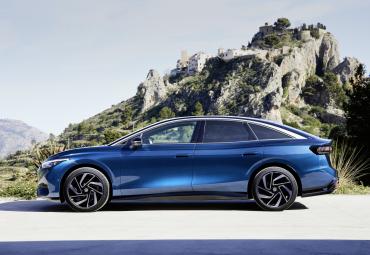 Volkswagen pristatė naująjį ID.7: vienu įkrovimu galės įveikti iki 700 km