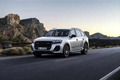 Naujieji Audi įkraunami hibridai Q7 ir Q8 elektros režimu įveiks iki 90 km atstumą