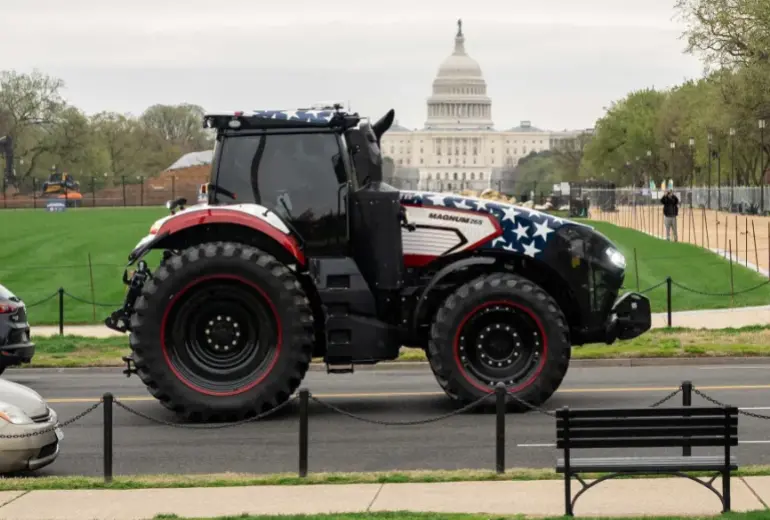  JAV žemės ūkiui pagerbti - patriotiniai akcentai ant Case IH Magnum ir Fendt Vario MT