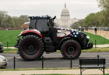  JAV žemės ūkiui pagerbti - patriotiniai akcentai ant Case IH Magnum ir Fendt Vario MT