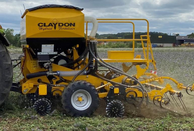 Claydon Hybrid sėjamosios gali sėti ir tiesiai į ražieną