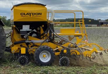 Claydon Hybrid sėjamosios gali sėti ir tiesiai į ražieną