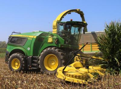 Atnaujintuose savaeigiuose John Deere pašarų smulkintuvuose – ne tik nauji varikliai