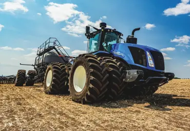 New Holland T9 su beveik 700 AG