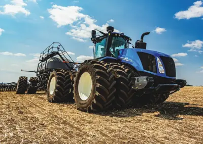 New Holland T9 su beveik 700 AG