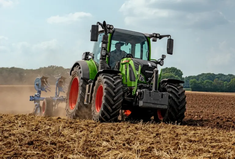 Fendt „vadovauja" Vokietijos traktorių rinkai