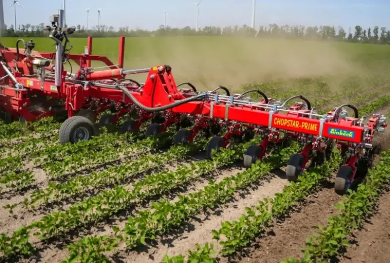 Naujas Einböck sprendimas: platus lauke, siauras kelyje