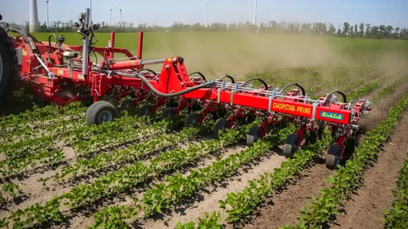 Naujas Einböck sprendimas: platus lauke, siauras kelyje