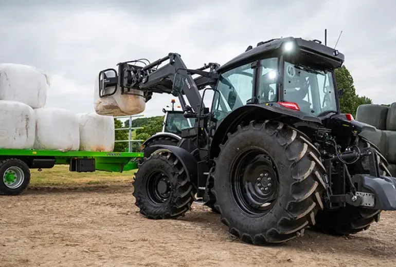Valtra atnaujino A105 ir A115 traktorius