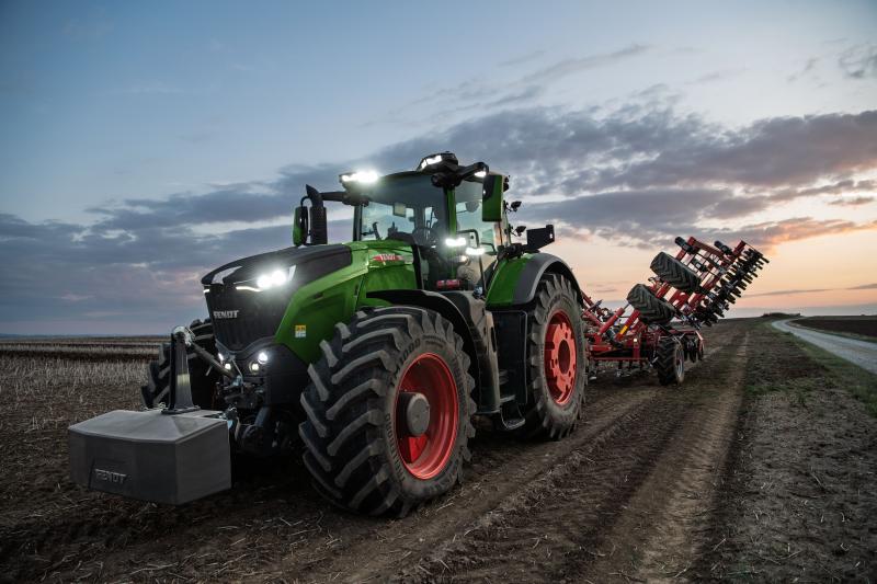Fendt 1000 Vario Gen4: daugiau galios, daugiau komforto ir žvilgsnis į autonominę ateitį
