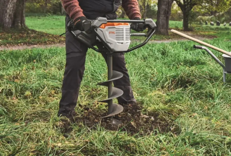 Pirmasis Stihl akumuliatorinis žemės grąžtas
