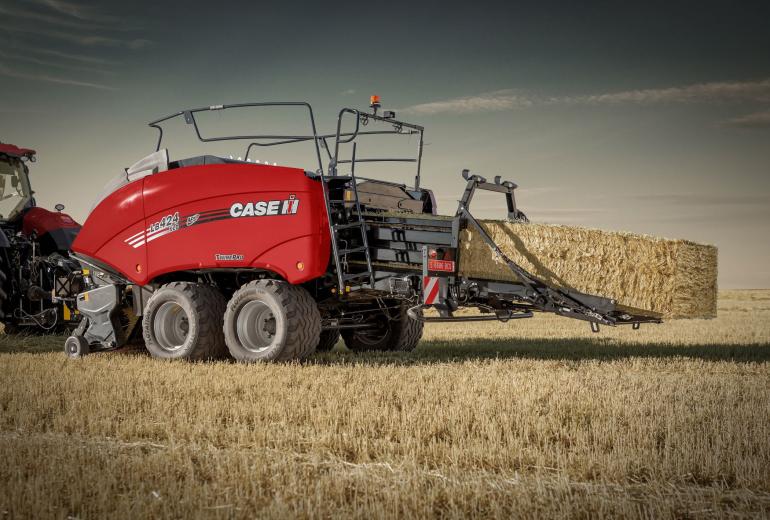 Naujas ypač tankius stačiakampius ryšulius formuojantis Case IH LB 424XLD presas