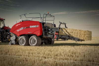 Naujas ypač tankius stačiakampius ryšulius formuojantis Case IH LB 424XLD presas