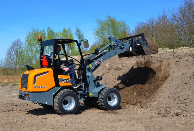 CNH prekiaus Giant krautuvais