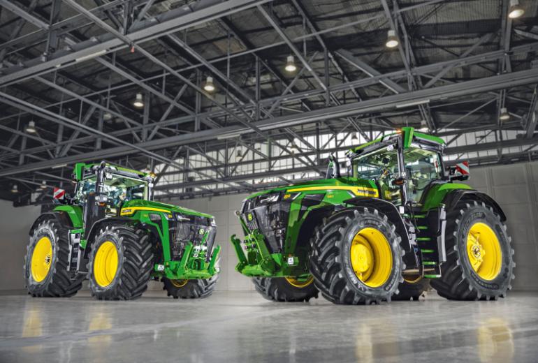 John Deere stiprina 8 seriją: trys nauji didelės galios traktoriai Europos ūkiams