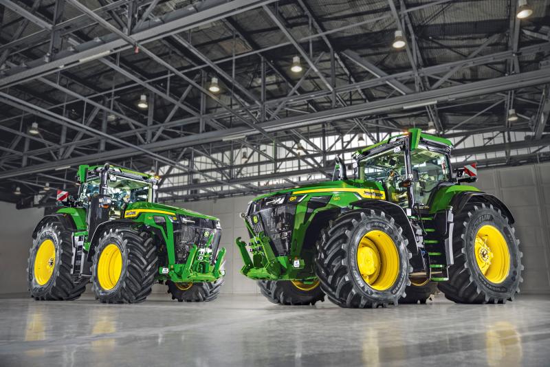 John Deere stiprina 8 seriją: trys nauji didelės galios traktoriai Europos ūkiams