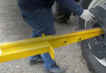 Quicke plečia asortimentą: buferiai ir svoriai traktoriams