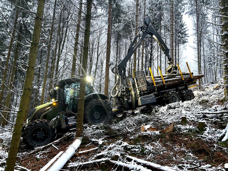 Kronos 140 sukanka 25 – vis dar geriausia miško priekaba sudėtingame reljefe