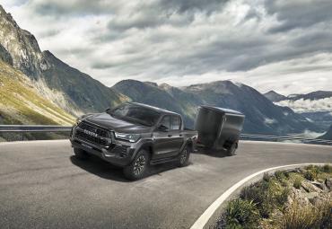Toyota pristatė naują Dakaro ralio įkvėptą Hilux GR Sport modelį