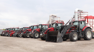 Į vieną ūkį – iš karto šeši Valtra traktoriai