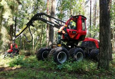 Medienos ruošos technikos parkui atnaujinti – Komatsu medkirtes ir medvežes