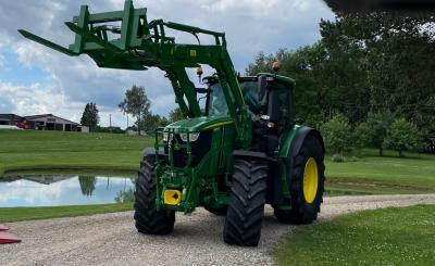 100-tasis John Deere traktorius – į gyvulininkystės ūkį Skuodo rajone