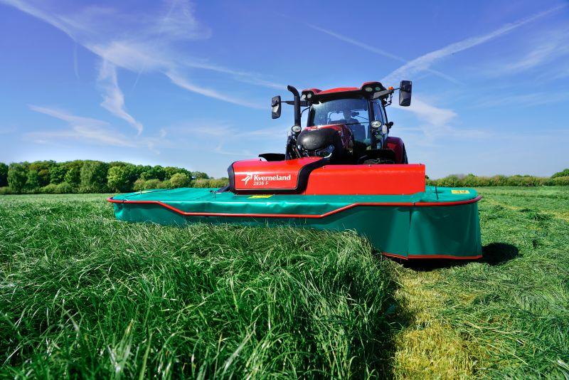 Kverneland pristato naują priekinių diskinių šienapjovių seriją su tikslia pakabos koncepcija ir paprastu valdymu