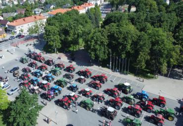 Kretingą sudrebino galingiausias traktorių paradas Lietuvoje
