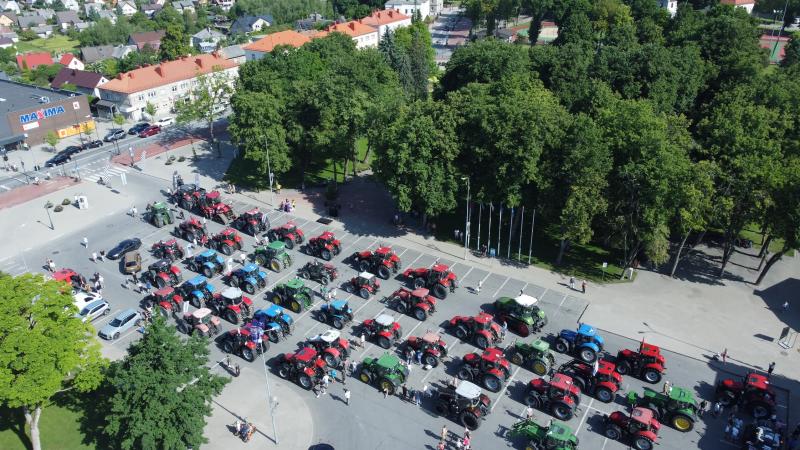 Kretingą sudrebino galingiausias traktorių paradas Lietuvoje