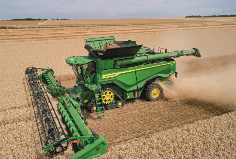 700 AG - John Deere X serijos flagmanui