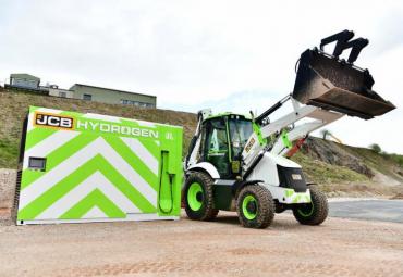 JCB pristato vandeniliu varomą vidaus degimo variklį