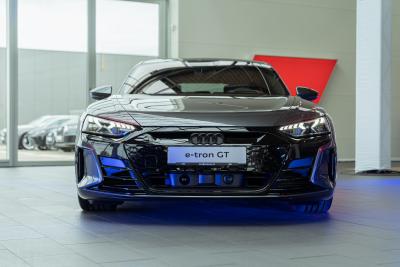 Lietuvoje pristatytas naujas Audi e-tron GT elektromobilis