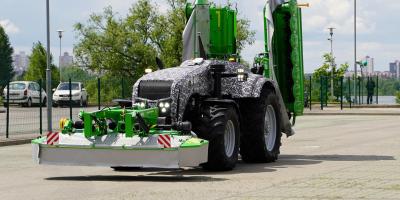 Pademonstruotas Minske pagamintas autonominio traktoriaus prototipas