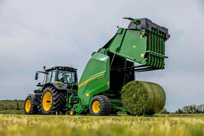 John Deere pristato naujos kartos ritinių presus