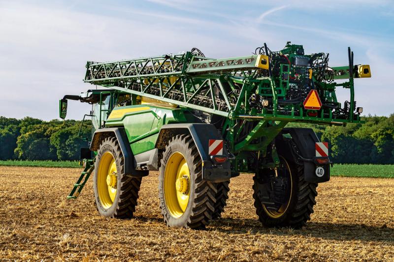 John Deere plečia 500R savaeigių purkštuvų gamą