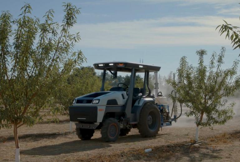 Elektrinių ir visiškai autonominių traktorių gamintojas Monarch Tractor – po CNH stogu