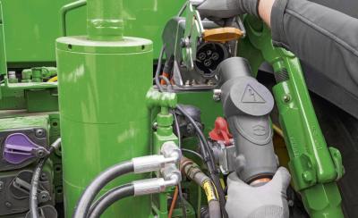 John Deere 8R traktoriams  – elektrinė bepakopė transmisija