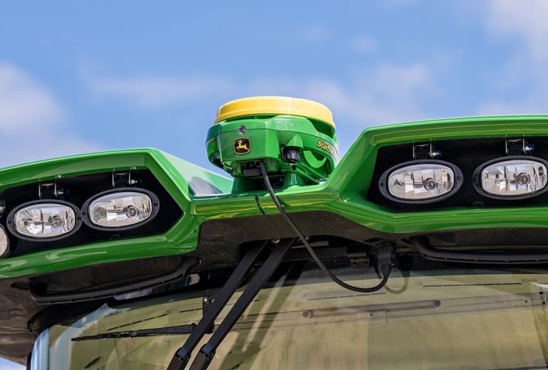 Naujas Jonh Deere StarFire 7000 GPS imtuvas dar tikslesniems darbams