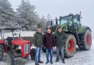 Racionaliai atrinktos technikos kieme Puidokai didžiuojasi dviem istoriniais traktoriais