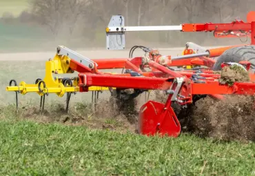 Nauji  kultivatoriaus Pöttinger Plano įrankiai: sunkiosios akėčios ir spyruokliniai dantys