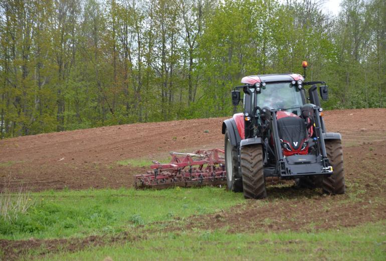 Karantino suvaržytoje Lietuvos rinkoje – teigiami traktorių pardavimo pokyčiai?