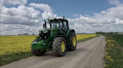 Atnaujinta John Deere 6M traktorių serija Lietuvos rinkoje pristatyta virtuliai