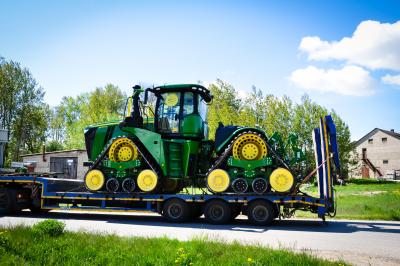 Šimtasis John Deere traktorius – jau pas pirkėjus