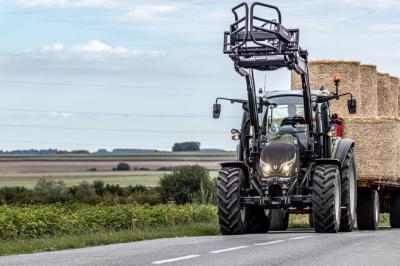 Valtra G135 toliau skina laurus