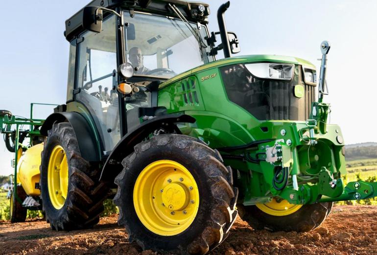 Naujas John Deere 5G specialios paskirties traktorių gamos flagmanas
