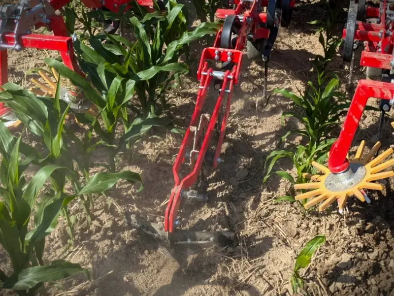 Einböck tarpueilių kultivatoriaus patobulinimas  – dirvožemio erozijai mažinti