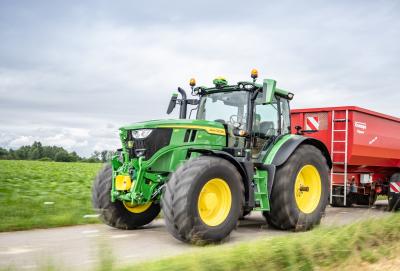 John Deere atnaujino ir išplėte 6R modelių gamą