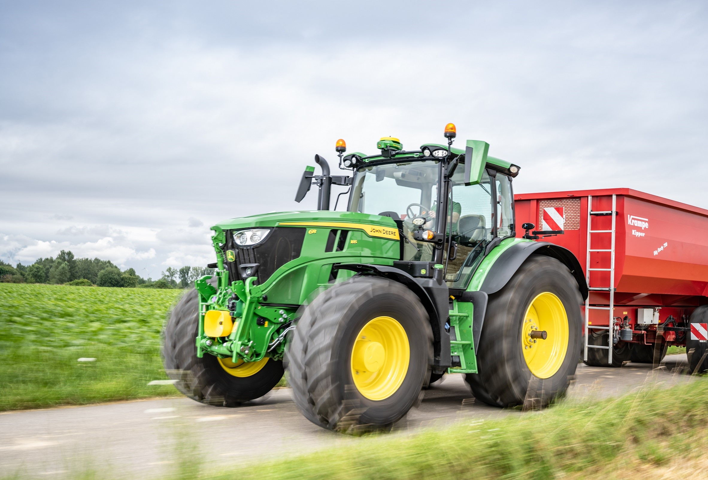 John Deere atnaujino ir išplėte 6R modelių gamą