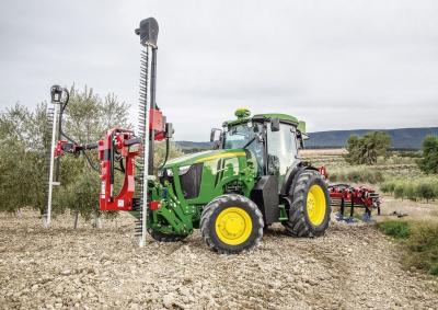 Naujas John Deere 5ML traktorius: išmanus ir tvirtas